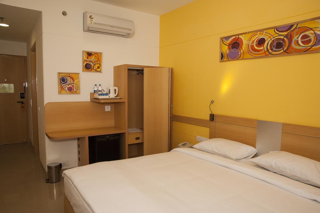 Red Fox Hotel, Csandígarh Kültér fotó