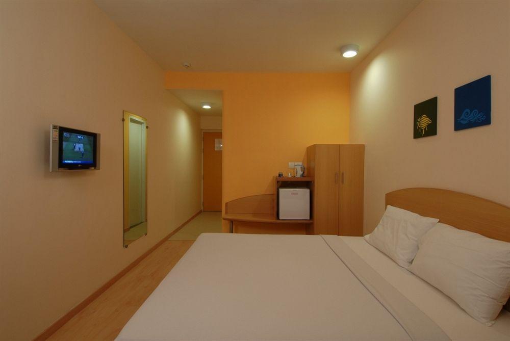 Red Fox Hotel, Csandígarh Kültér fotó