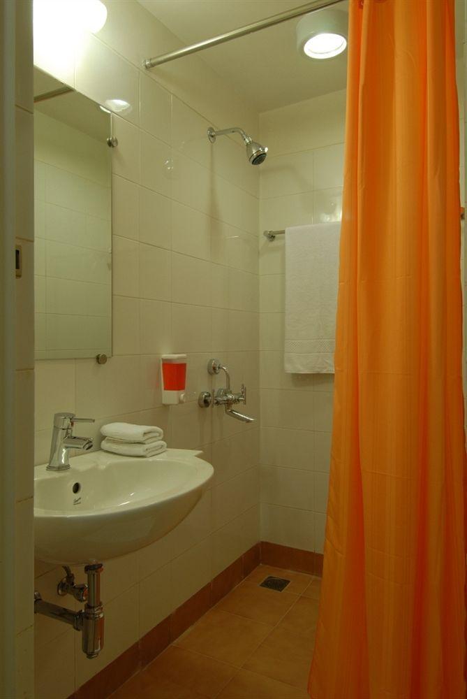 Red Fox Hotel, Csandígarh Kültér fotó