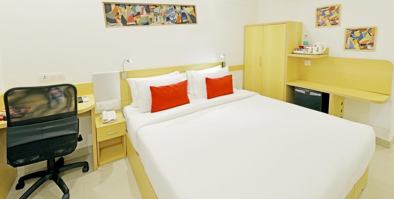 Red Fox Hotel, Csandígarh Kültér fotó